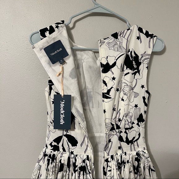 NWT Modcloth Fabulous Fit and Flare Midi Dress in White and Black Floral - Picture 6 of 7